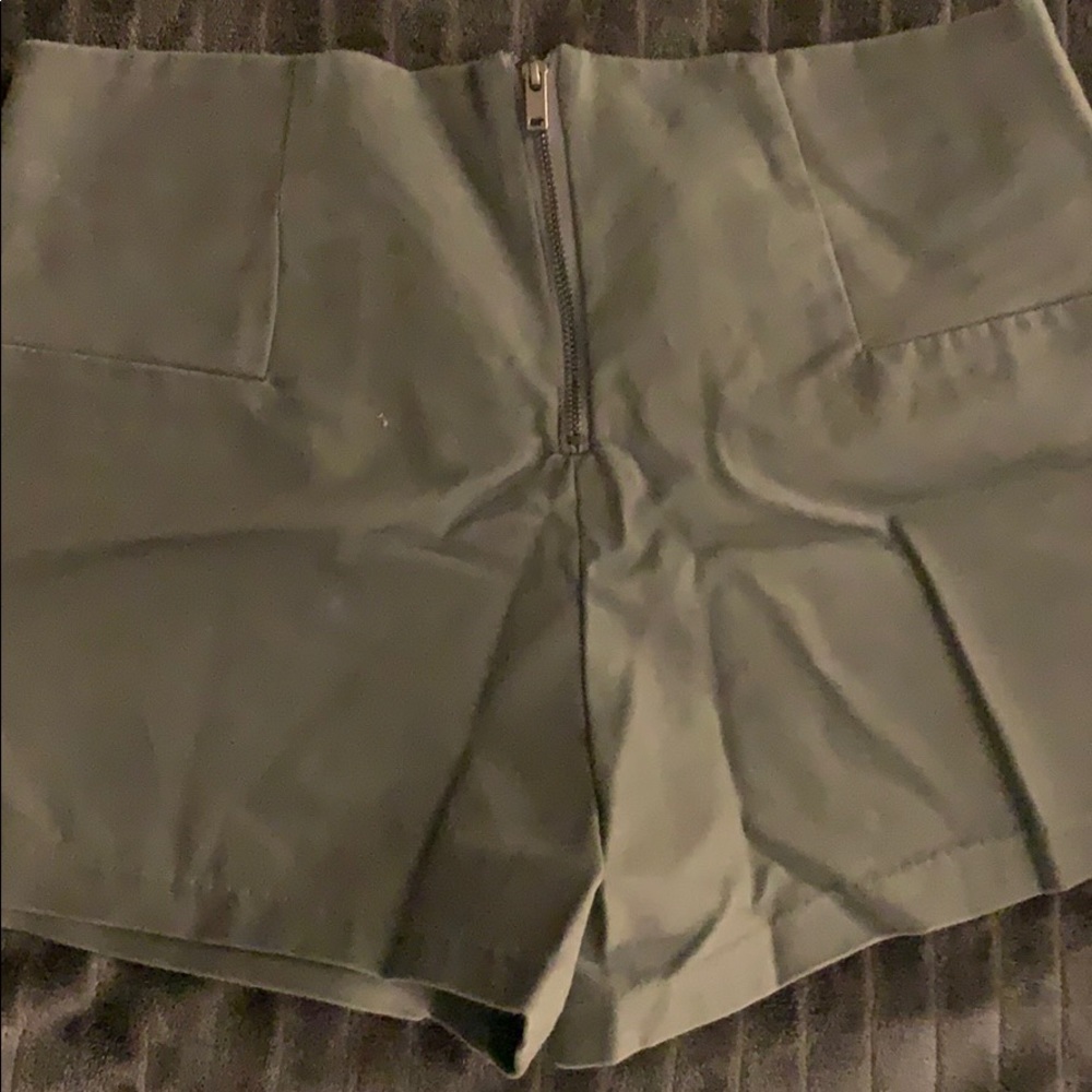High rise shorts - Picture 3 of 5